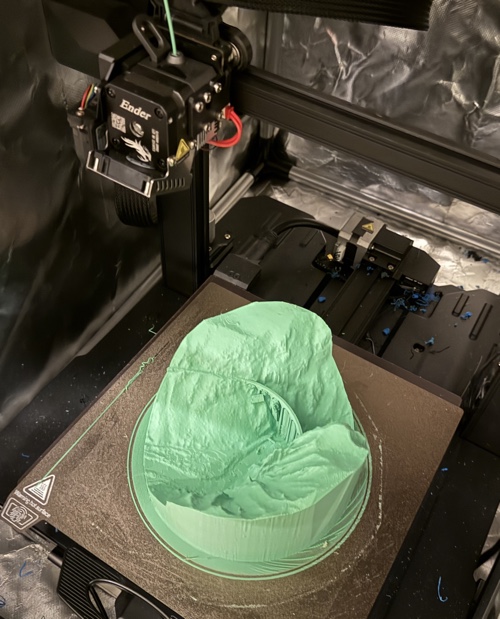 A 3D printer printing a Topodisc